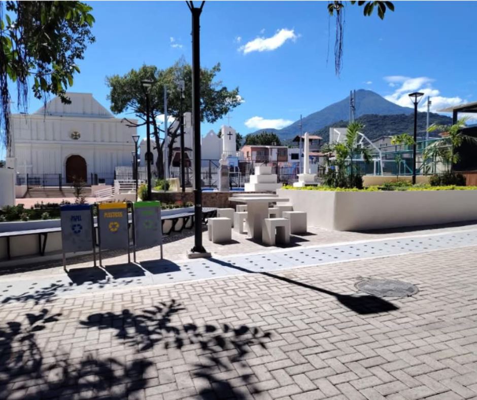 RE/MAX real estate, El Salvador, San Vicente, COMMERCIAL PREMISES IN EL PILAR CHURCH SQUARE, SAN VICENTE